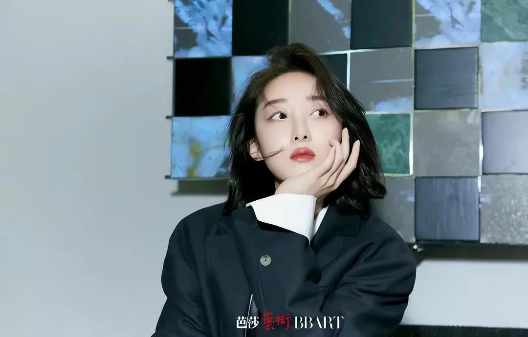 金晨、白鹿淡妆浓抹总相宜，自拍库存平易近人，领家妹妹即视感