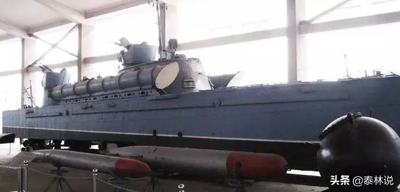 1954�꣬�Ҿ����׿�ͧҹϮ���˻�����ʧȥĿ�꣬ͻȻ�н��ƹ�һ��