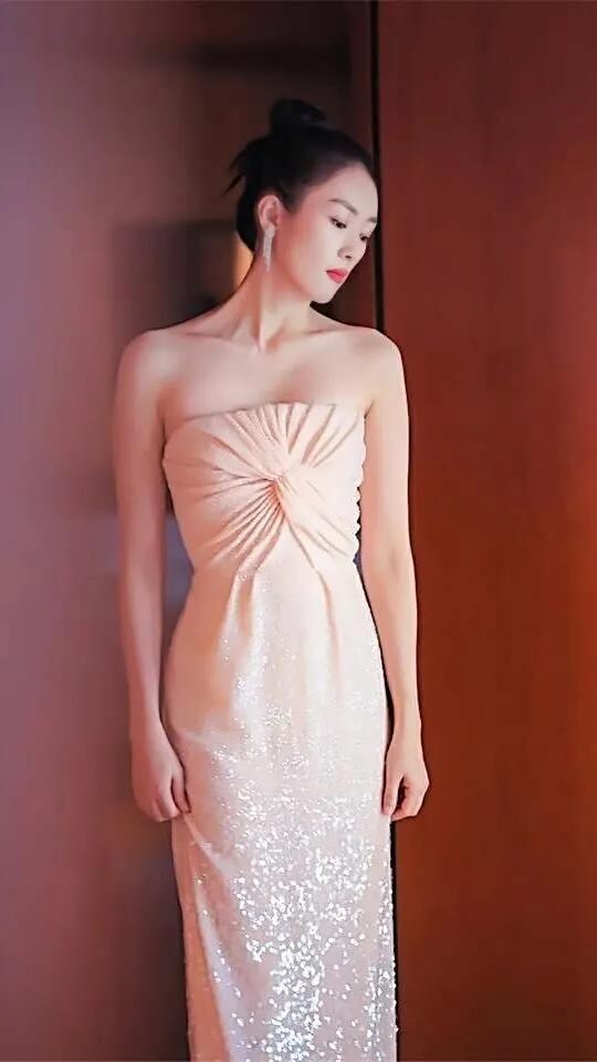 央视节目主持人张蕾1