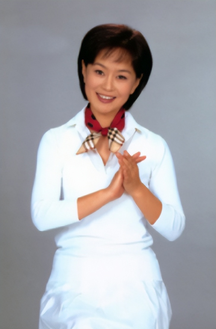 鞠萍在主持少儿节目上很厉害,央视春晚也曾出现过好几次她的身影.