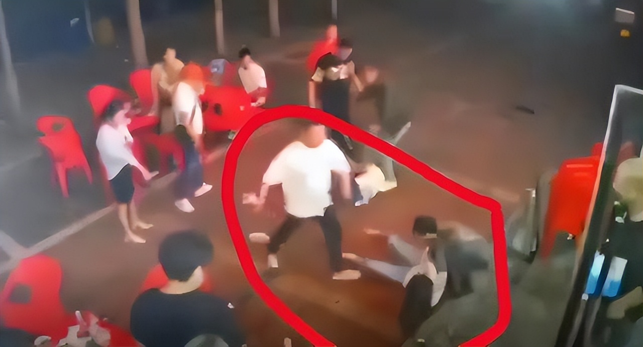 张雨绮因唐山事件讽刺围观男性引争议，网友:道德绑架蹭女权热度?