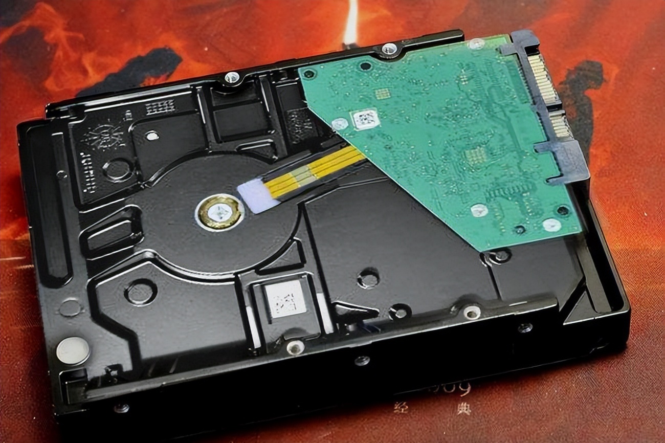 电脑硬盘长什么样(主机里硬盘长什么样) 路由器