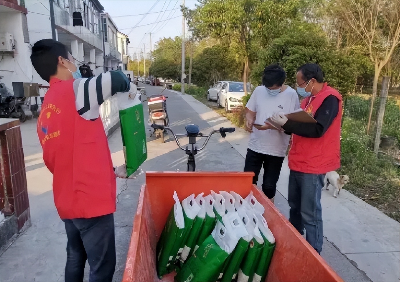 离婚2个月,再看黄晓明和杨颖的境遇,夫妻差距一目了然