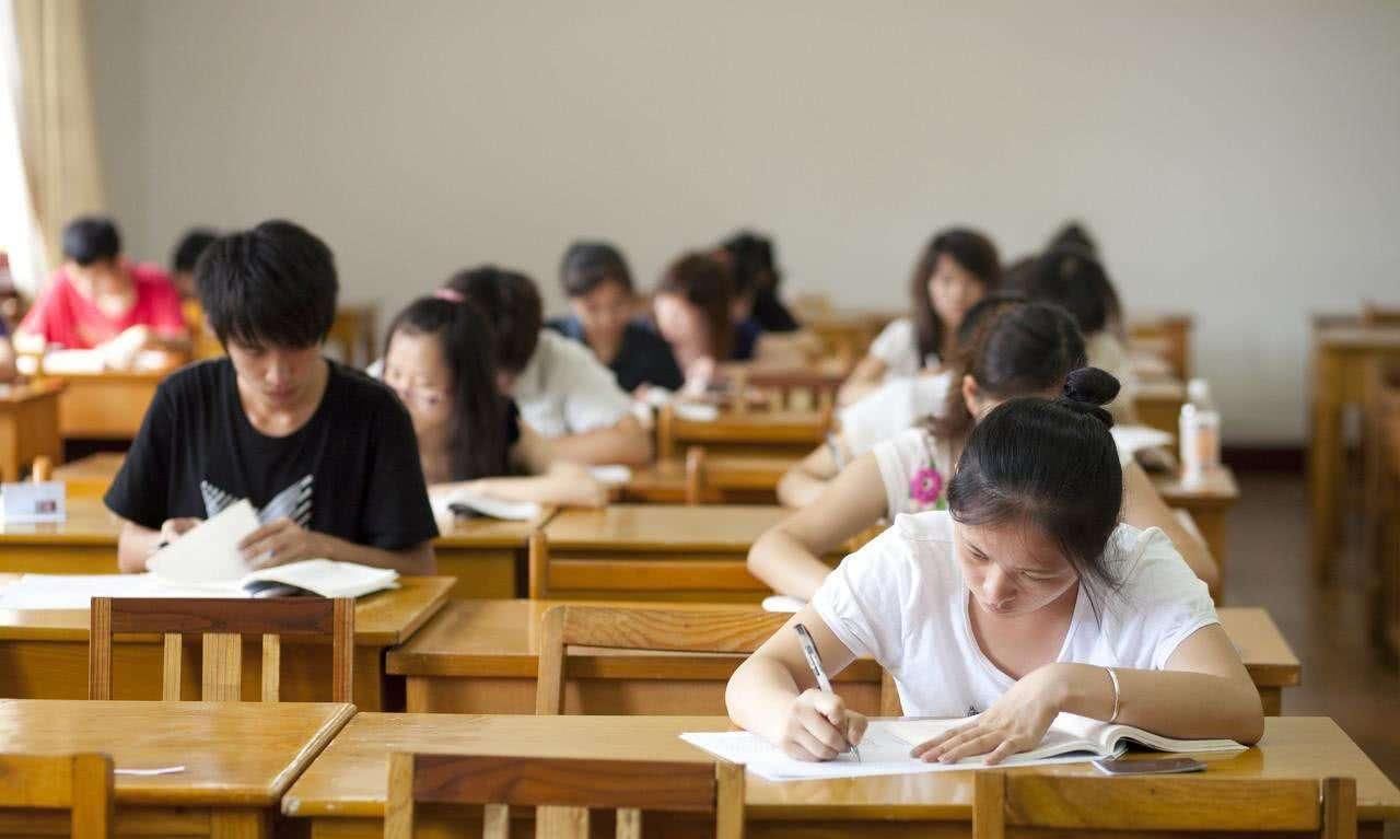 大学挂了科，还能冲刺985的研究生吗？上岸学长：基本不影响