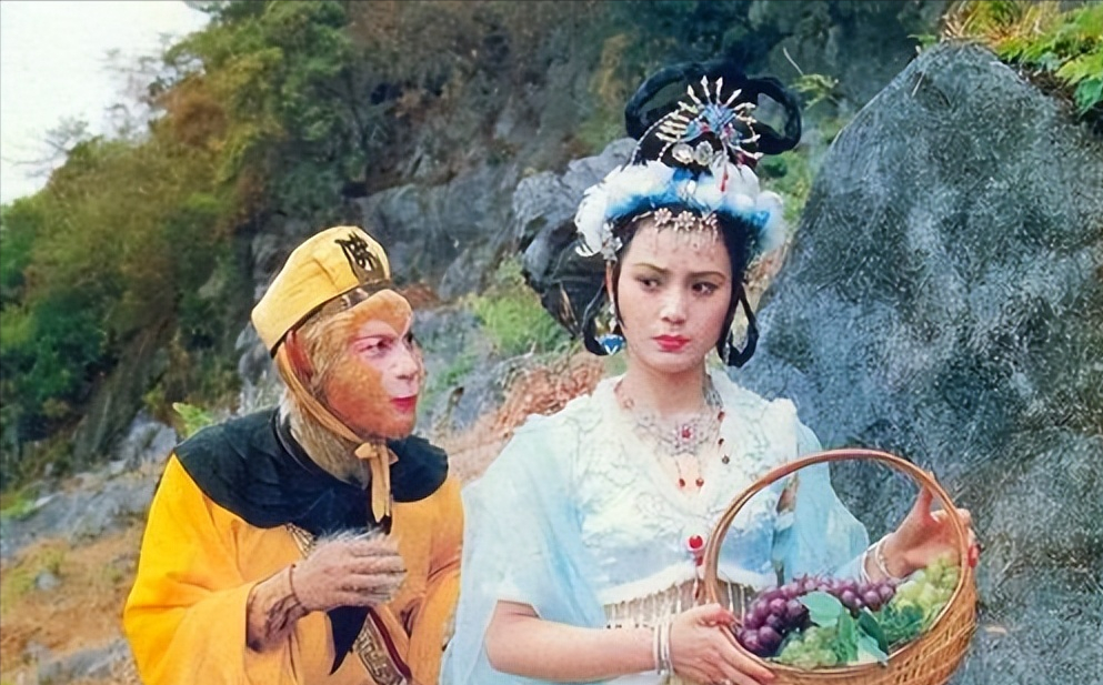 1986年历经千辛万苦的电视剧《西游记》终于拍摄完成,播出后万人空巷