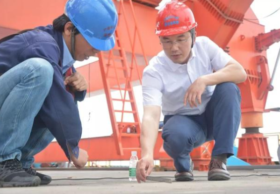 他考入北京名校，助力解决世界级工程难题，斩获领域“最高奖”，受到全国表彰！