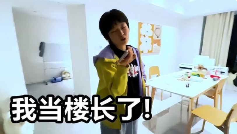 上海00后楼长获央妈认可，真实学历叫人惊艳，却因第一学历被嘲讽