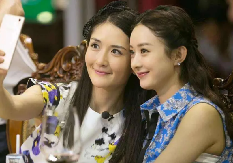 周雨彤、孙千再次合体，“签合同”重出江湖，美女贴贴就是养眼