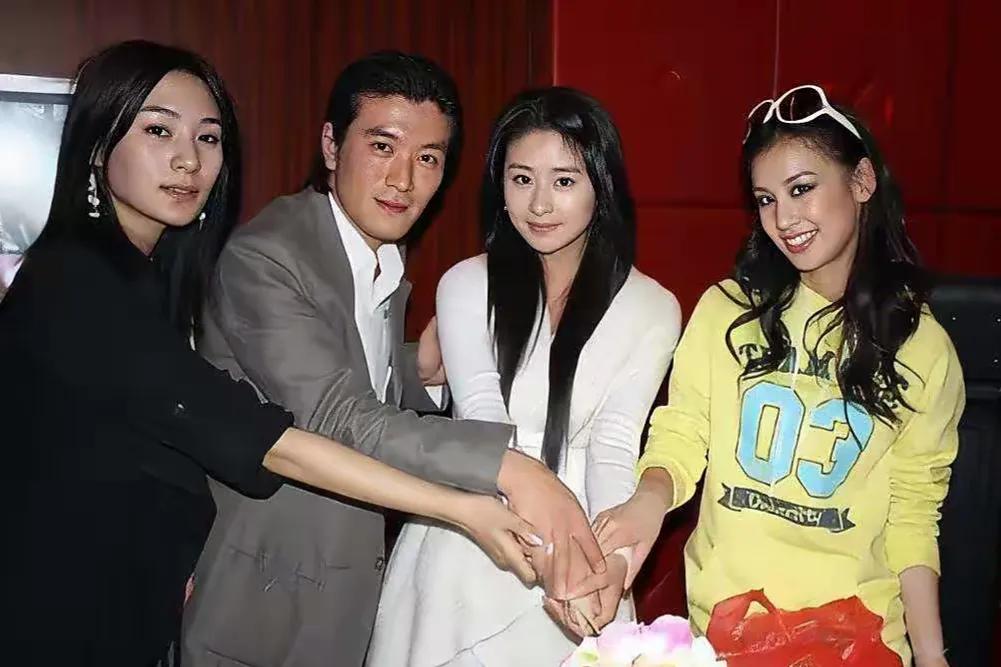 看了她们，才知道什么叫“自带清纯校花脸”，有些气质真是天生的