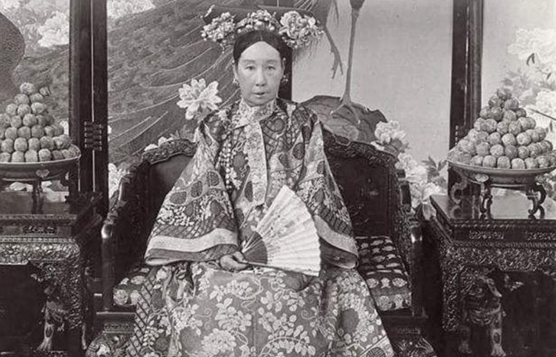 珍妃打捞出来的样子（光绪独爱的珍妃被慈禧扔井里淹死）