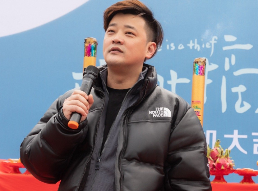 嫁内地导演8年！39岁女星终于带着俩女儿移居内地，新家环境宜人