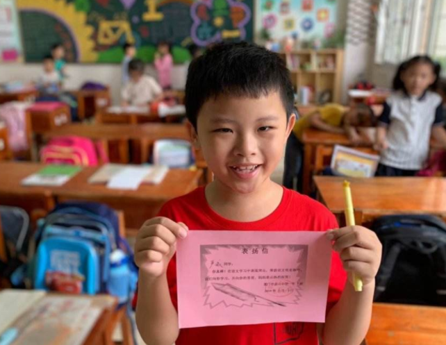 家长晒小学生期末成绩，喜称是“上清华的料子”，网友却齐泼冷水