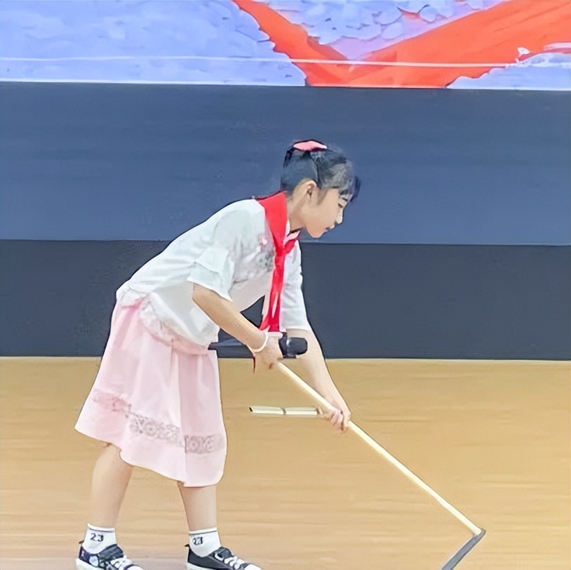 黄甲小学开展“人人参与科技节，我的科技节我做主”科技节活动