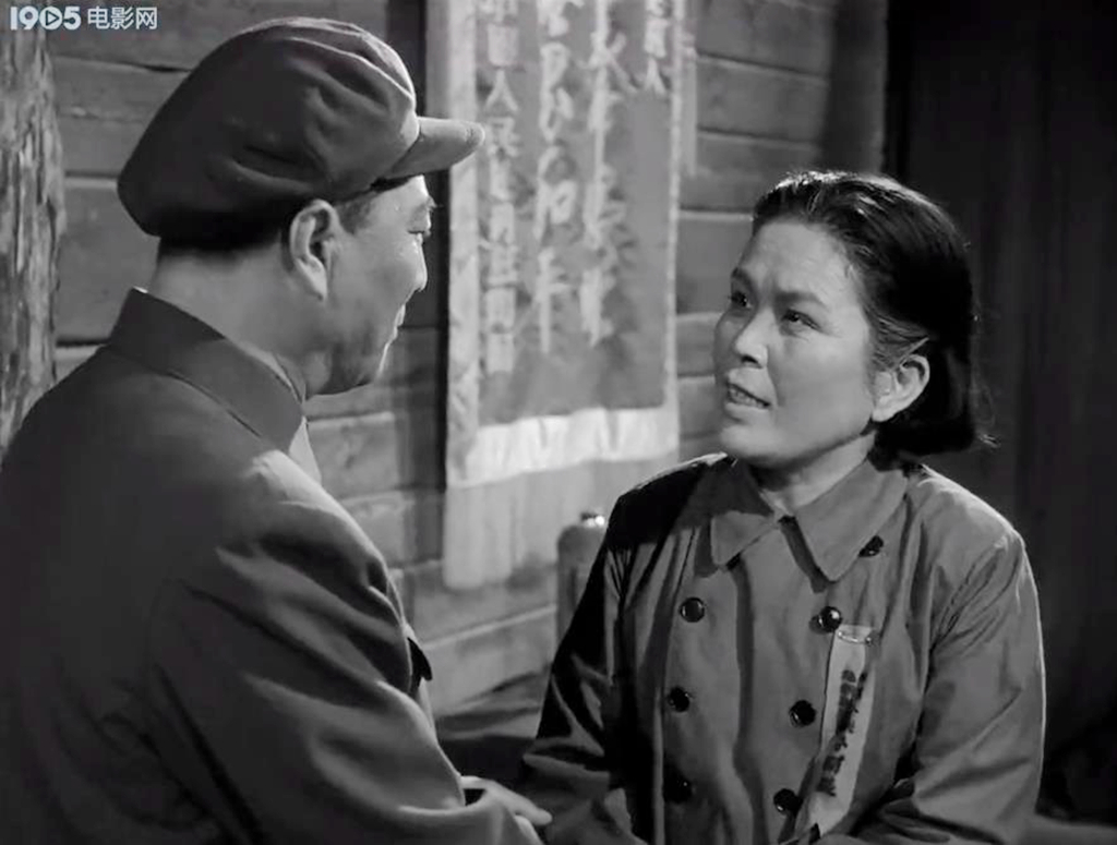 她是《打击侵略者》慰问团梅团长，丁大勇母亲，为啥难见演员消息