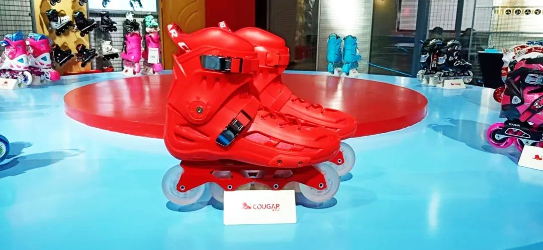 “中国红”轮滑鞋，肇庆大旺制造闪耀冬奥