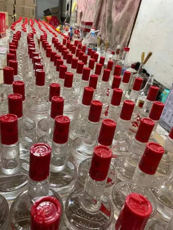 银川警方查获4000余瓶假酒！犯罪团伙将假酒卖给陕甘宁蒙烟酒行