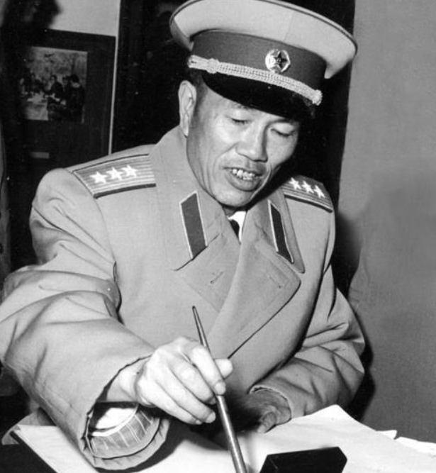 开国57位上将中，如果按照战功成绩排名，排在前两名的会是谁？