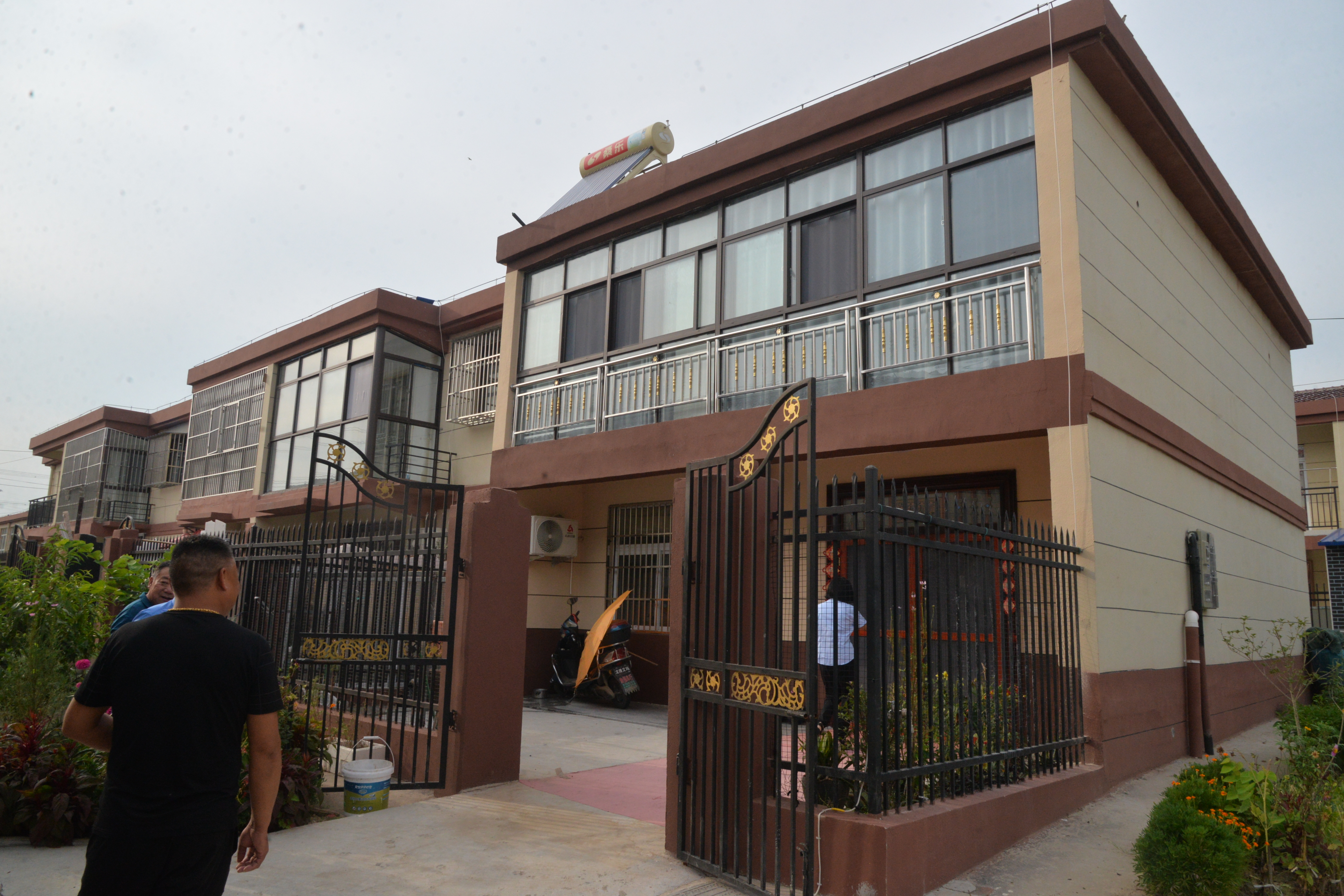 乡下房子1200元1平方米房子100平方米12万贵吗有学校超市菜市场公交车