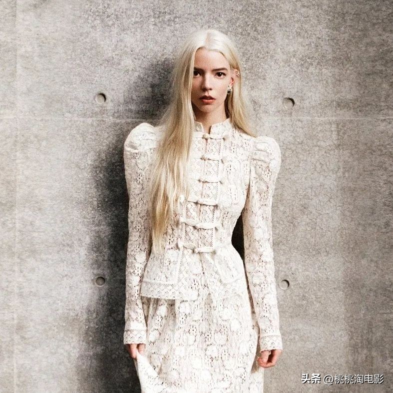 安雅·泰勒-乔伊澳版《VOGUE》封面大片，气质特别的精灵公主