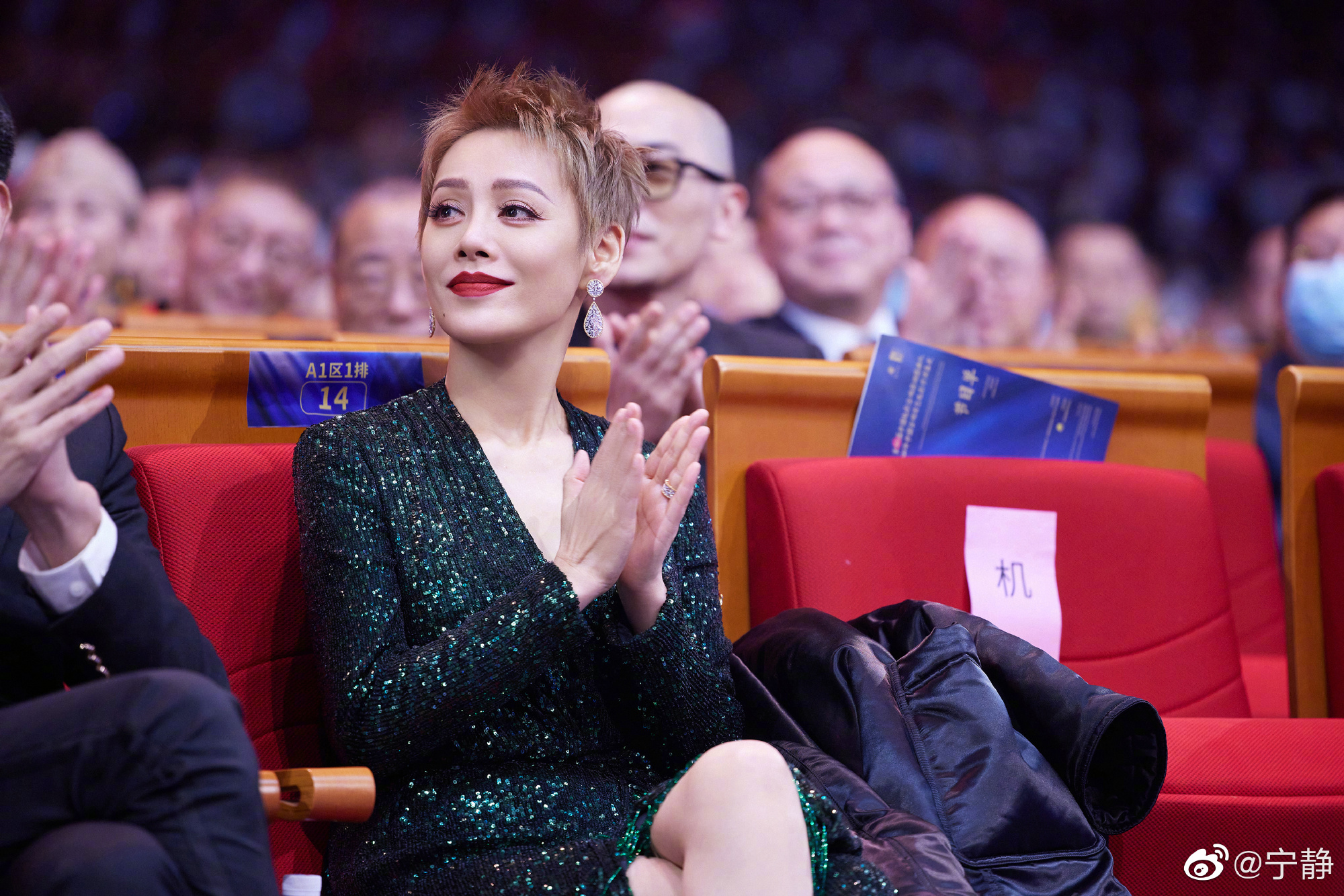 乘风破浪的奇葩造型，网友：得罪了造型师，才丑成这样