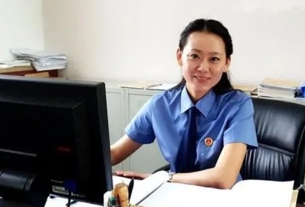 毕业多年后才发现，公务员和律师的差距不只是薪资，幸亏没选错