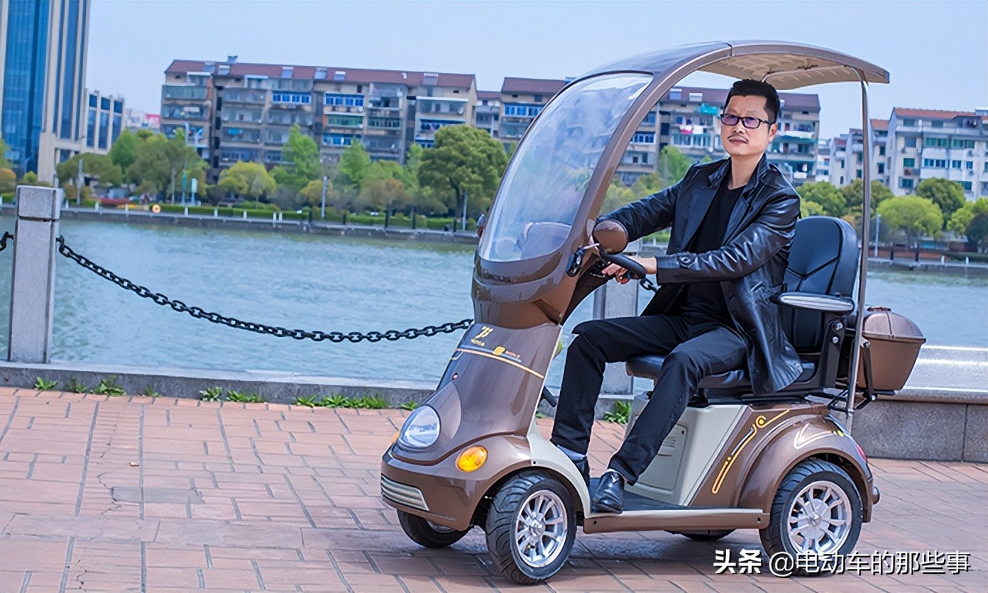 这2款四轮老年代步车,自带雨棚,价格7000元起,60岁以上都能用