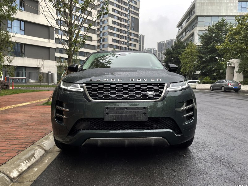 开惯了奔驰GLC，再开路虎揽胜极光L，明白了奔驰和路虎的差别