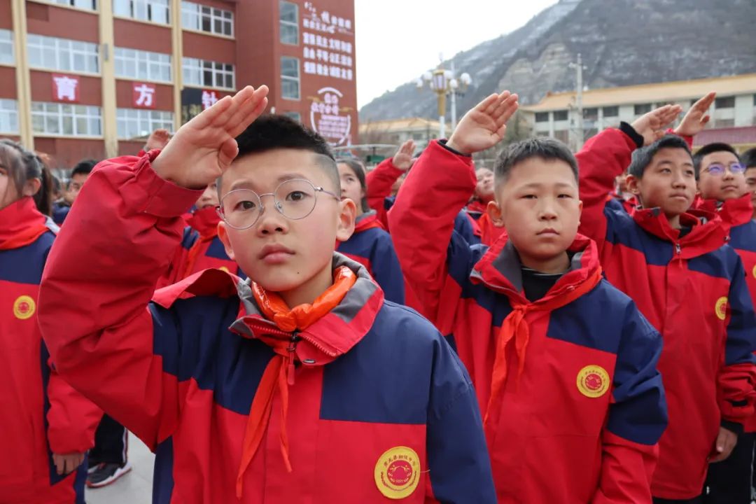 黄龙县中学初中部“好习惯 好人生”主题升旗仪式