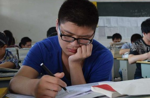 大学生期末自我鉴定（当代大学生期末现状）