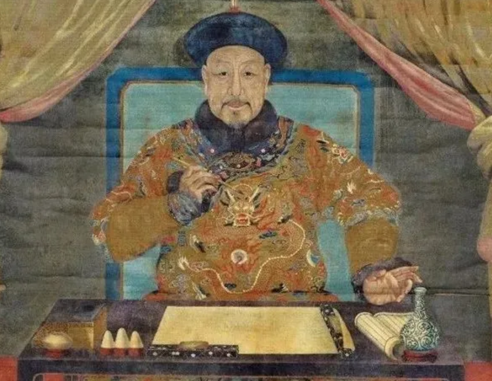 乾隆给英国国王写的信，在大英博物馆里有976个字，字迹荒谬可笑。