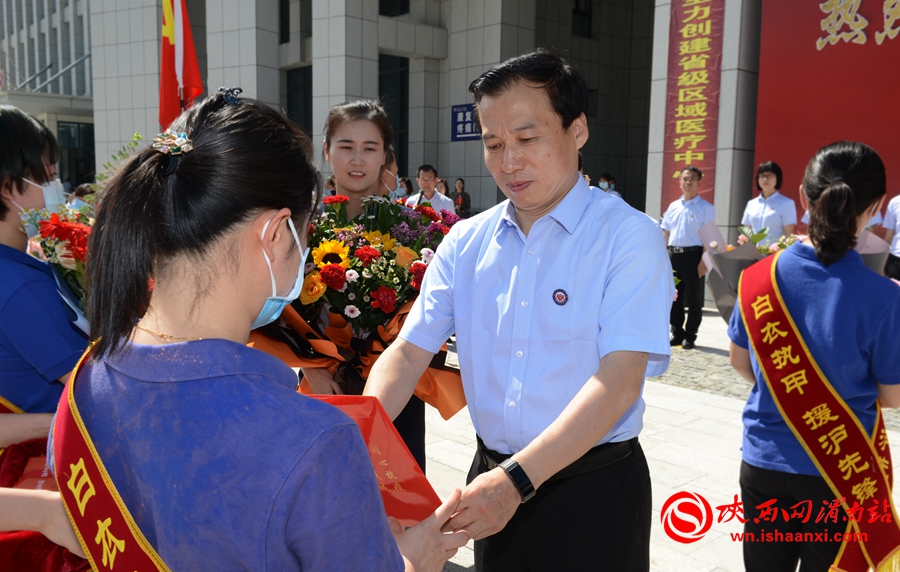 白衣执甲 最美逆行——渭南市中心医院援护医疗队员平安凯旋（组图）