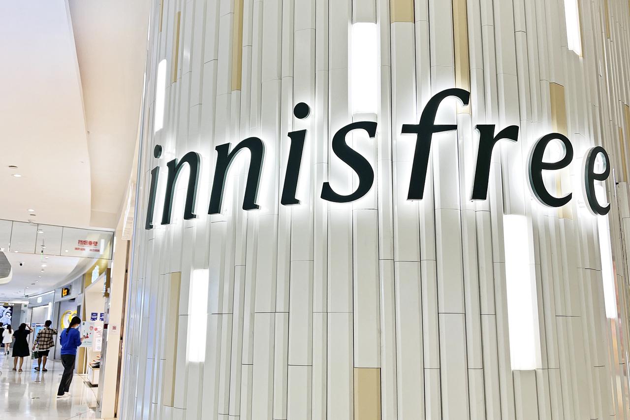 年轻人抛弃韩妆：90后不用00后不认，韩企业绩下滑，在华关店撤退