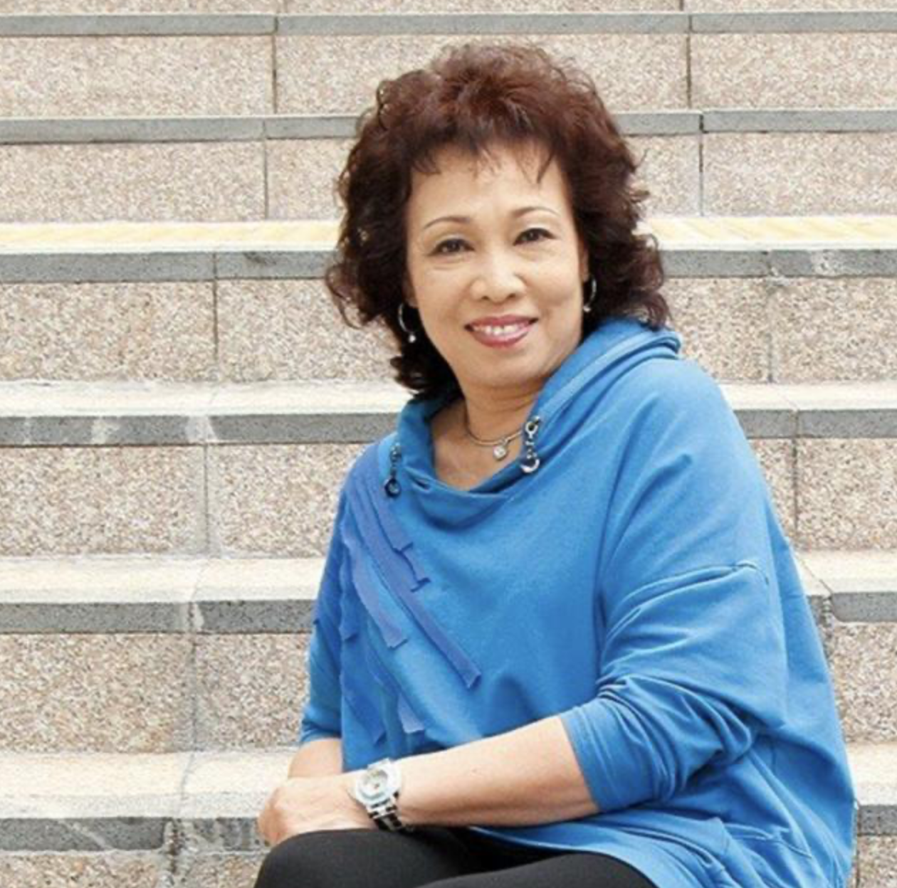 65岁绿叶正式签约TVB，感慨终于获认可，曾演《爱回家》群姐走红