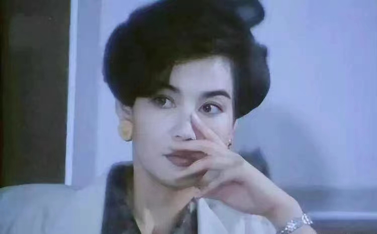 剧里土气十足的大妈，年轻时个个是风华绝代的大美人，差距太大了