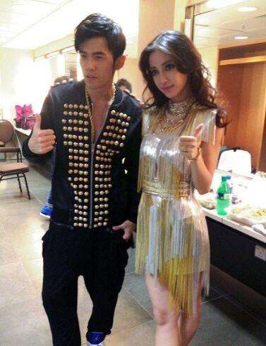 从香港小嫩模,到踢开黄晓明,Angelababy背后的大佬始终深藏不露