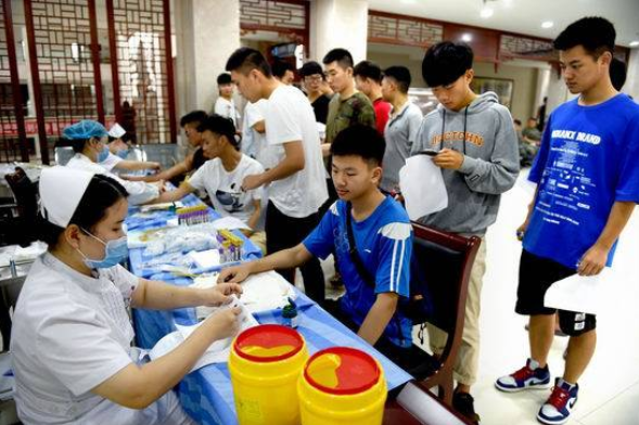 大学生迎好消息，可以“带编入伍”，退伍后直接到事业单位上班