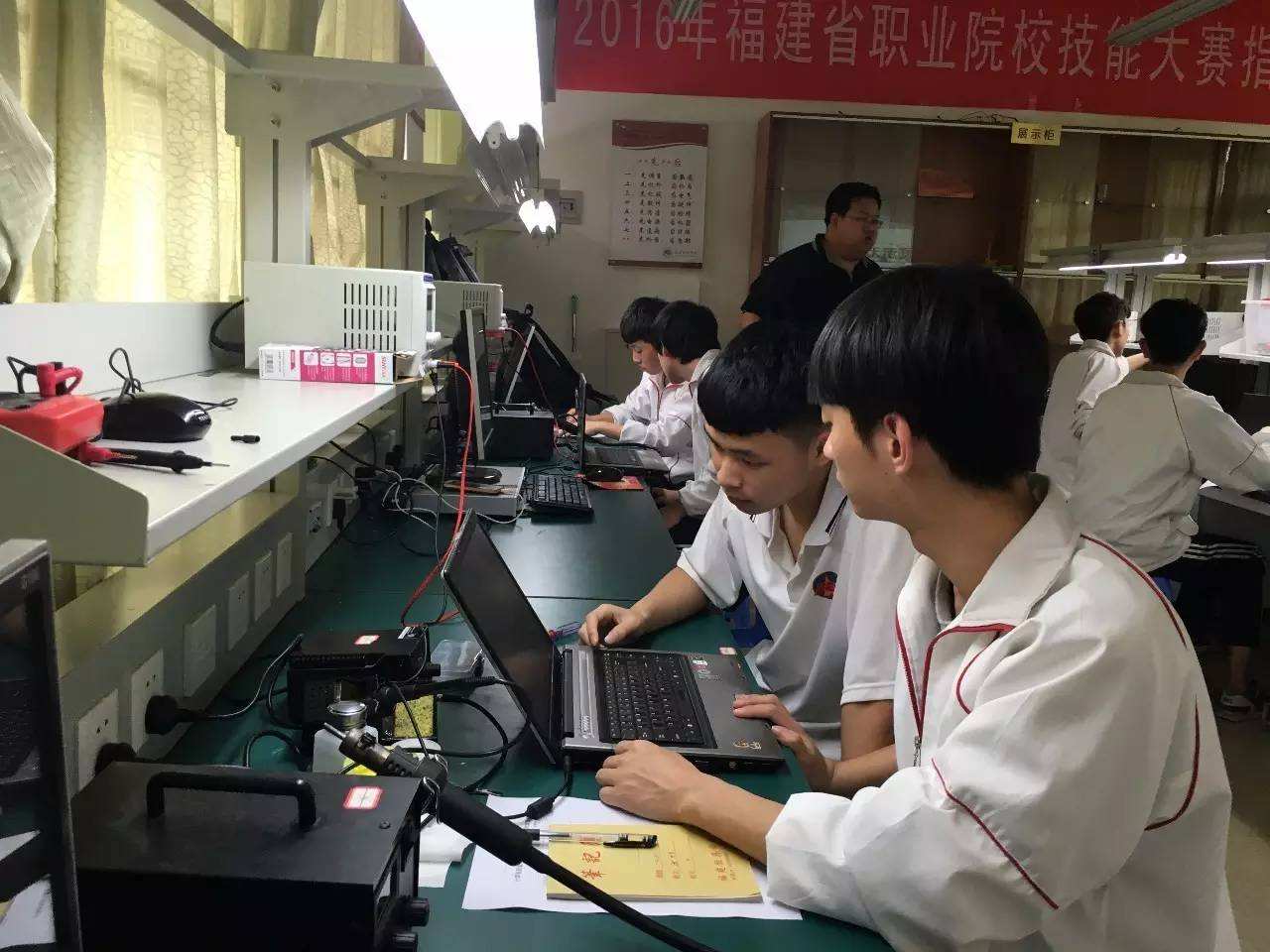 春招课程表已出，你会选择什么专业：那些被人看不起的往往最吃香