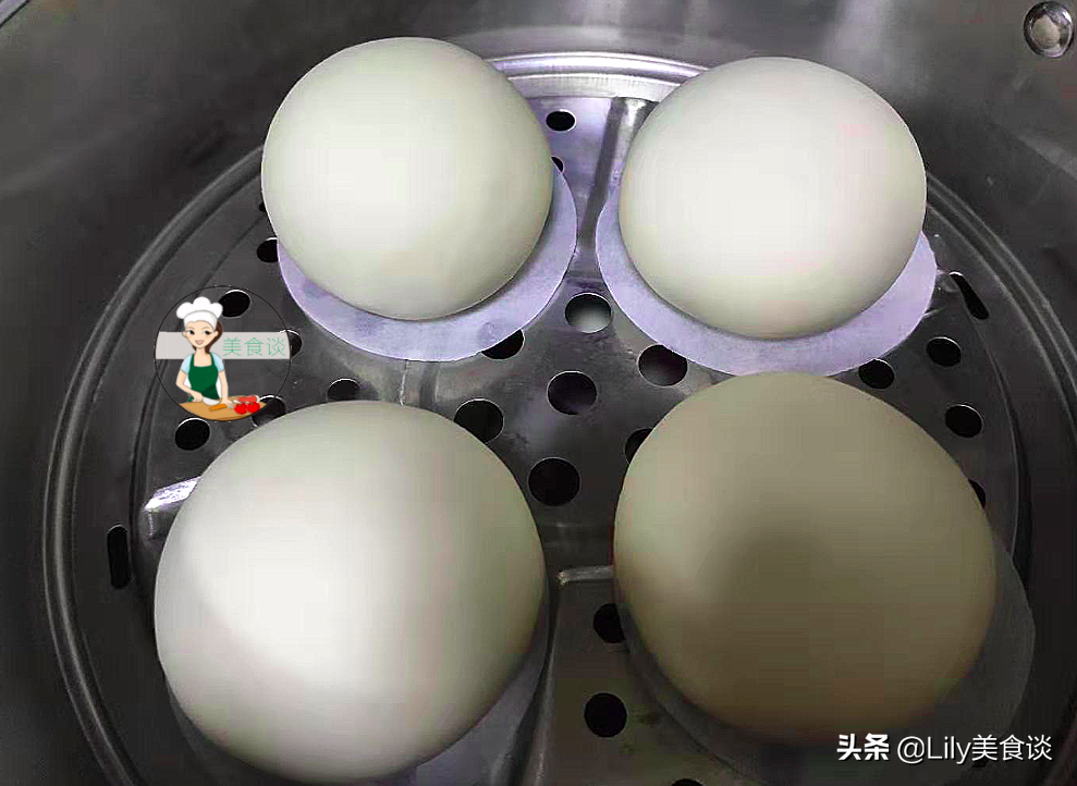 蒸馒头时，冷水还是沸水好？争议挺大，牢记4个关键点，暄软白胖
