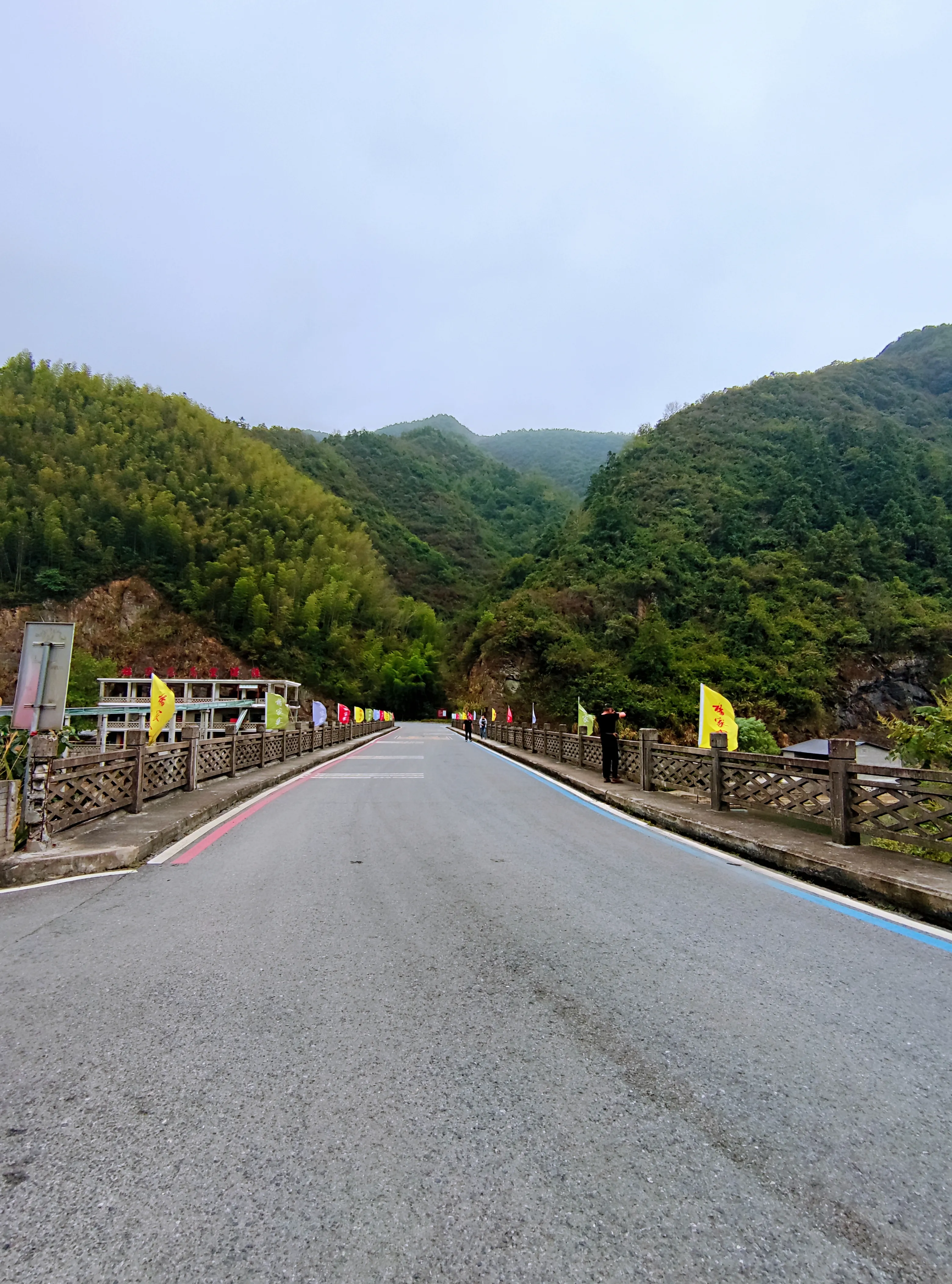 今天上午从黄山出发,走黄山1号风景道,估计是昨天登黄山疲劳 - 九联网