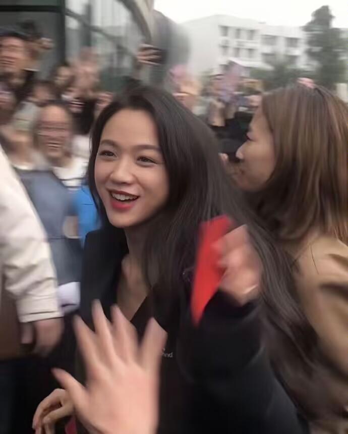 一直以为汤唯“长得一般”，看到她的无修生图才发现我错了！