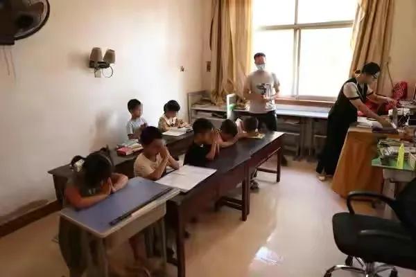 10岁就考上大学的神童张易文，13岁却沦为廉价童工，如今面临失业