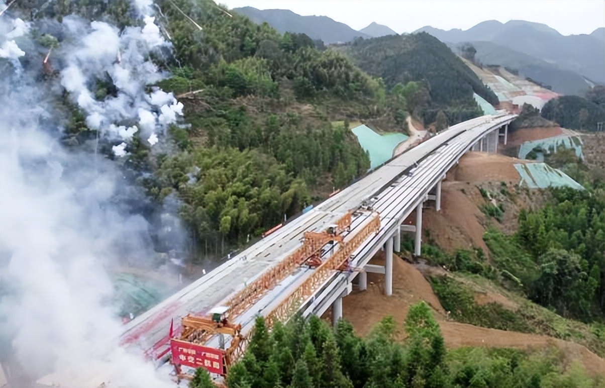 天峨百姓终于盼来了！广西将迎一条高速，结束天峨不通高速的历史