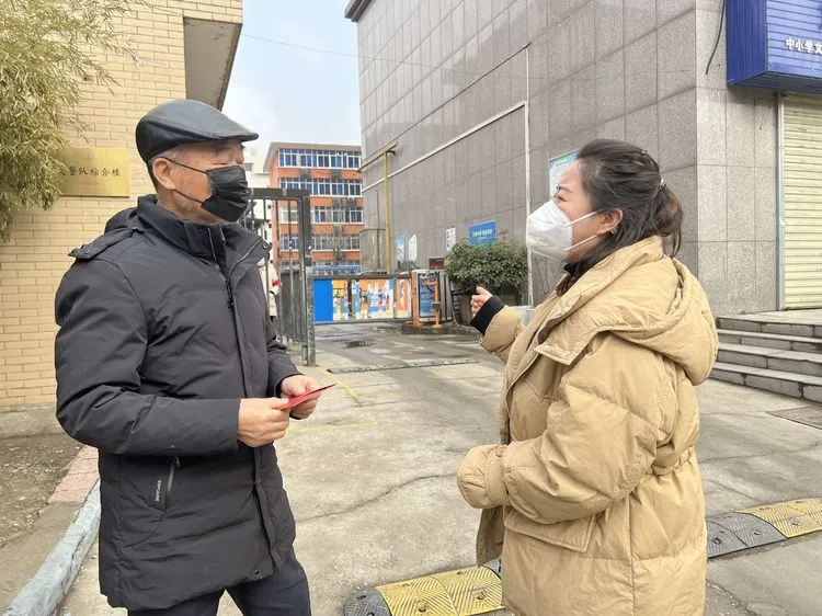 西安公安长安分局开展“三送一访”亲民暖民活动