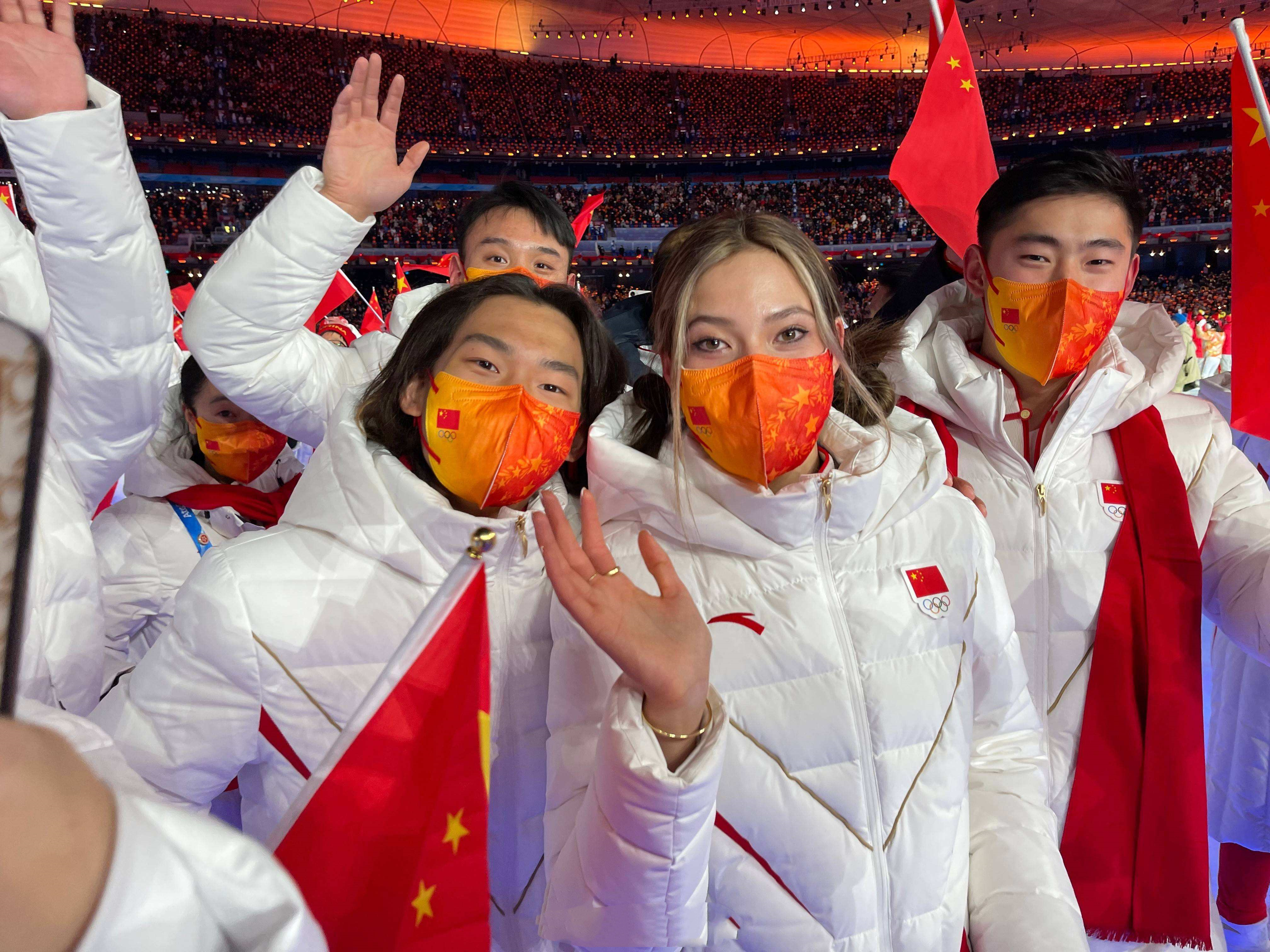 中国健儿获得奖牌(冬奥会结束了，这8位运动员，个个夺冠，为国争光，皆受大众喜爱)