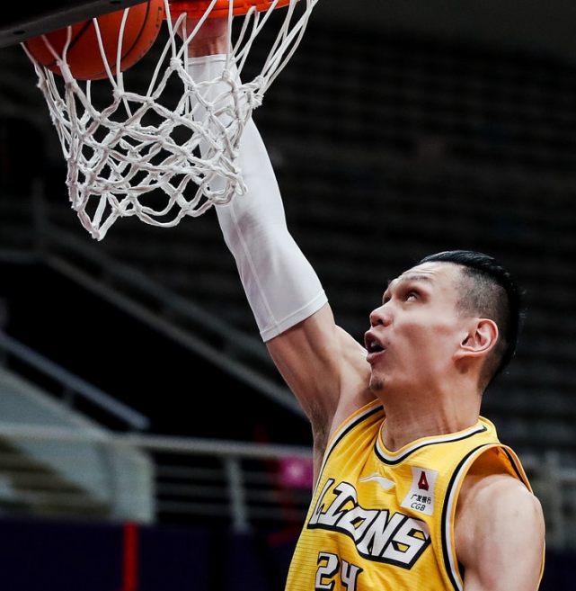 为什么李添荣不参加nba选秀(许钟豪弄伤李添荣惹众怒！上海：或上诉 网友：他还没给廖三宁道歉)