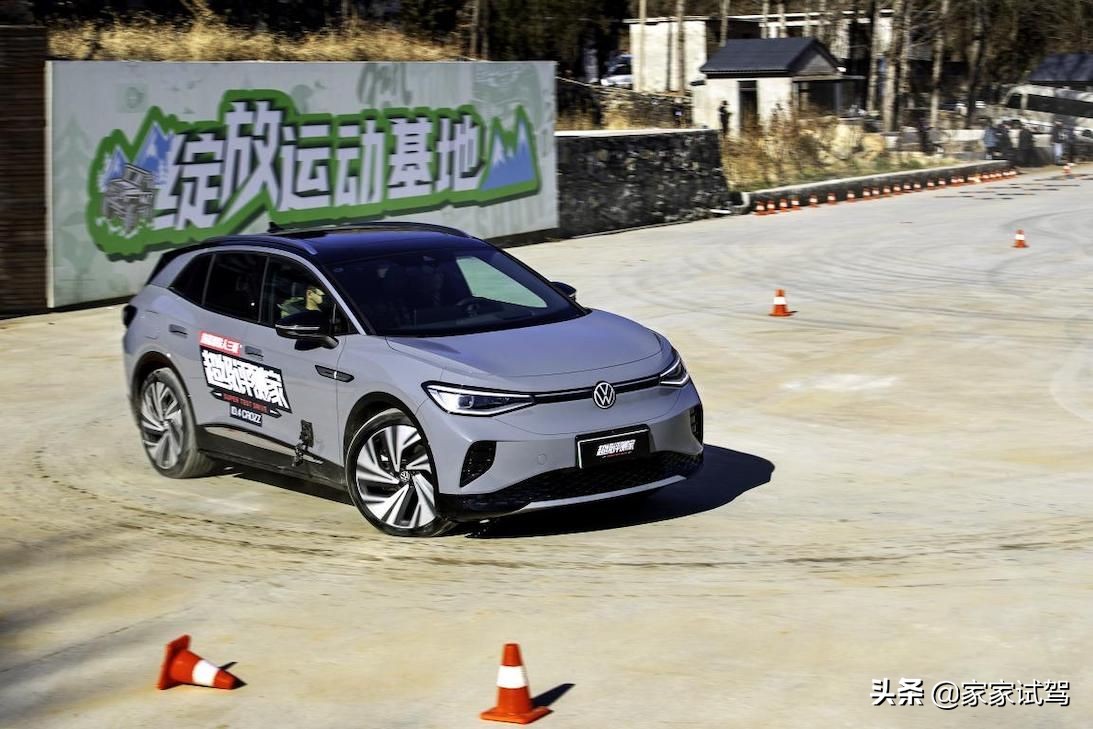 触电内卷必须挑三捡四？一汽-大众ID.4 CROZZ趣味挑战Model 3