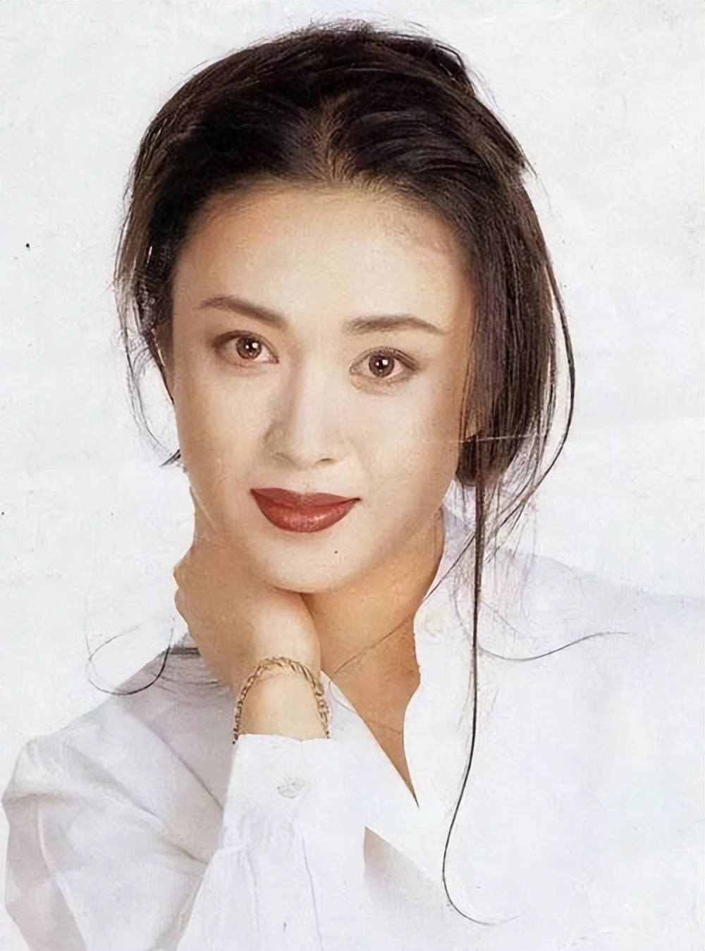 “最美妲己”傅艺伟的坠落史，人生没有后悔药