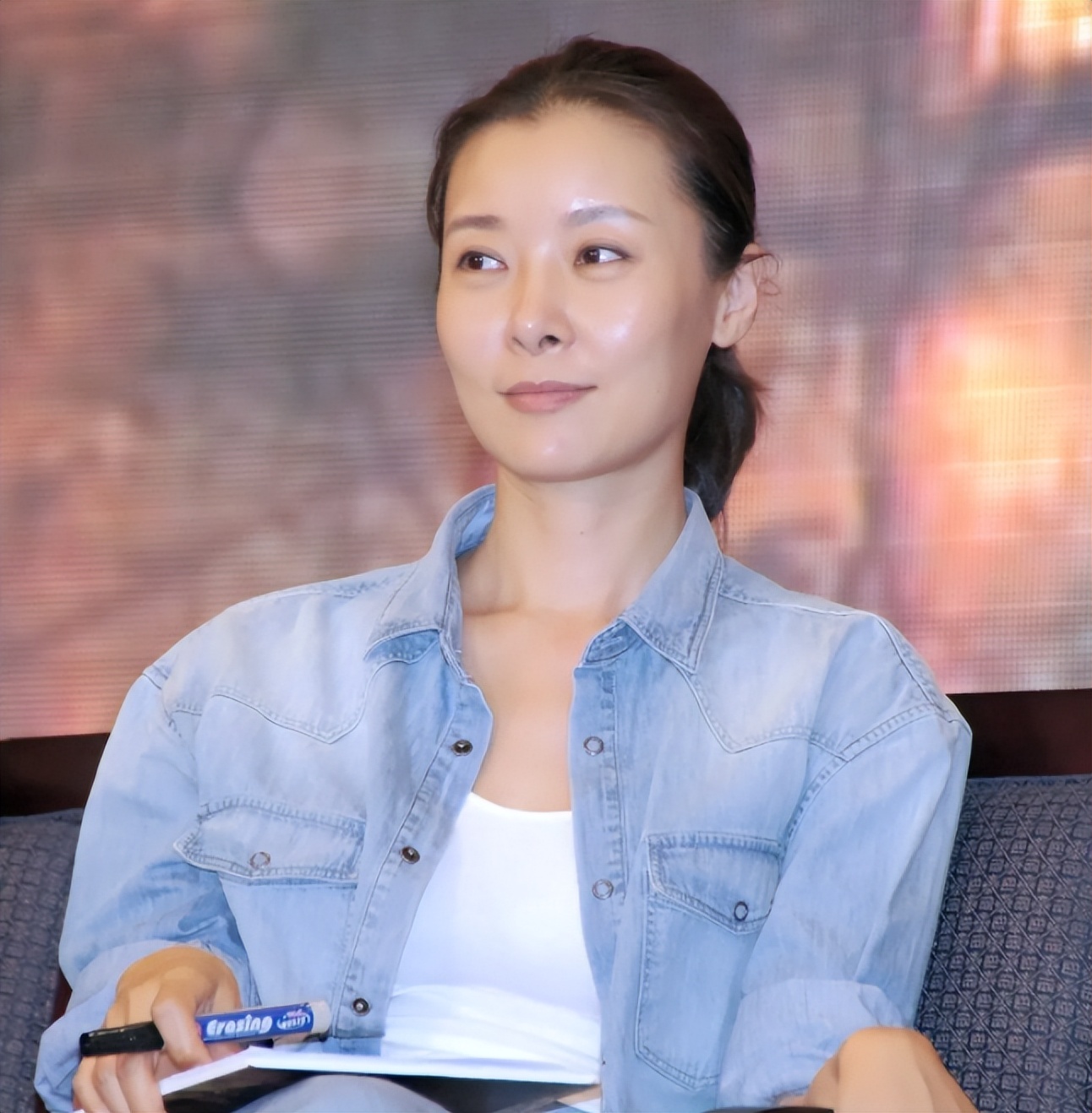 在电视剧《人间正道是沧桑》中,柯蓝饰演女二号,是孙红雷饰演的杨立青