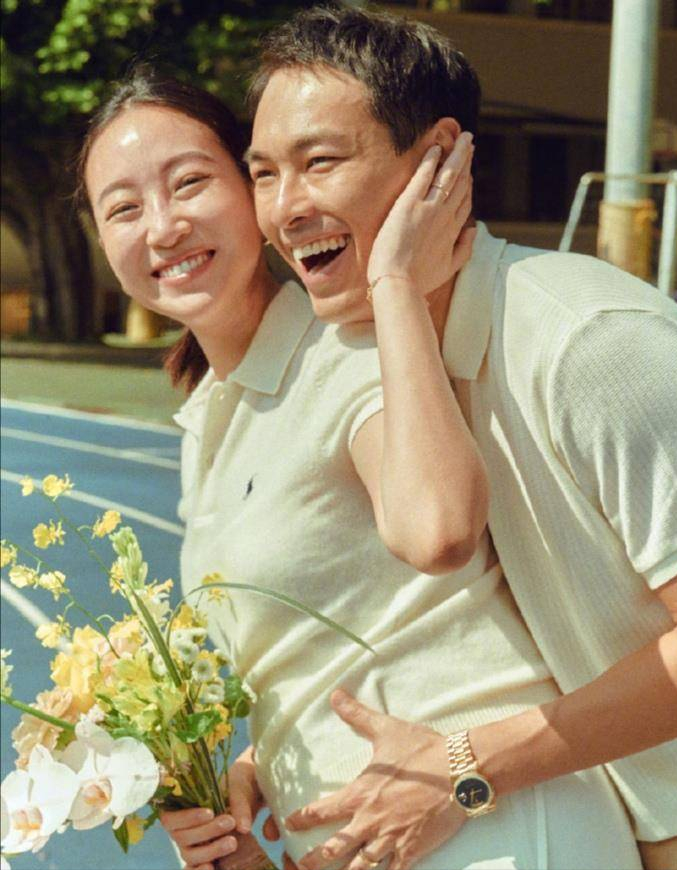 杨祐宁深夜晒娃营业，郭采洁成意难平，事业有成化身秀恩爱狂魔？