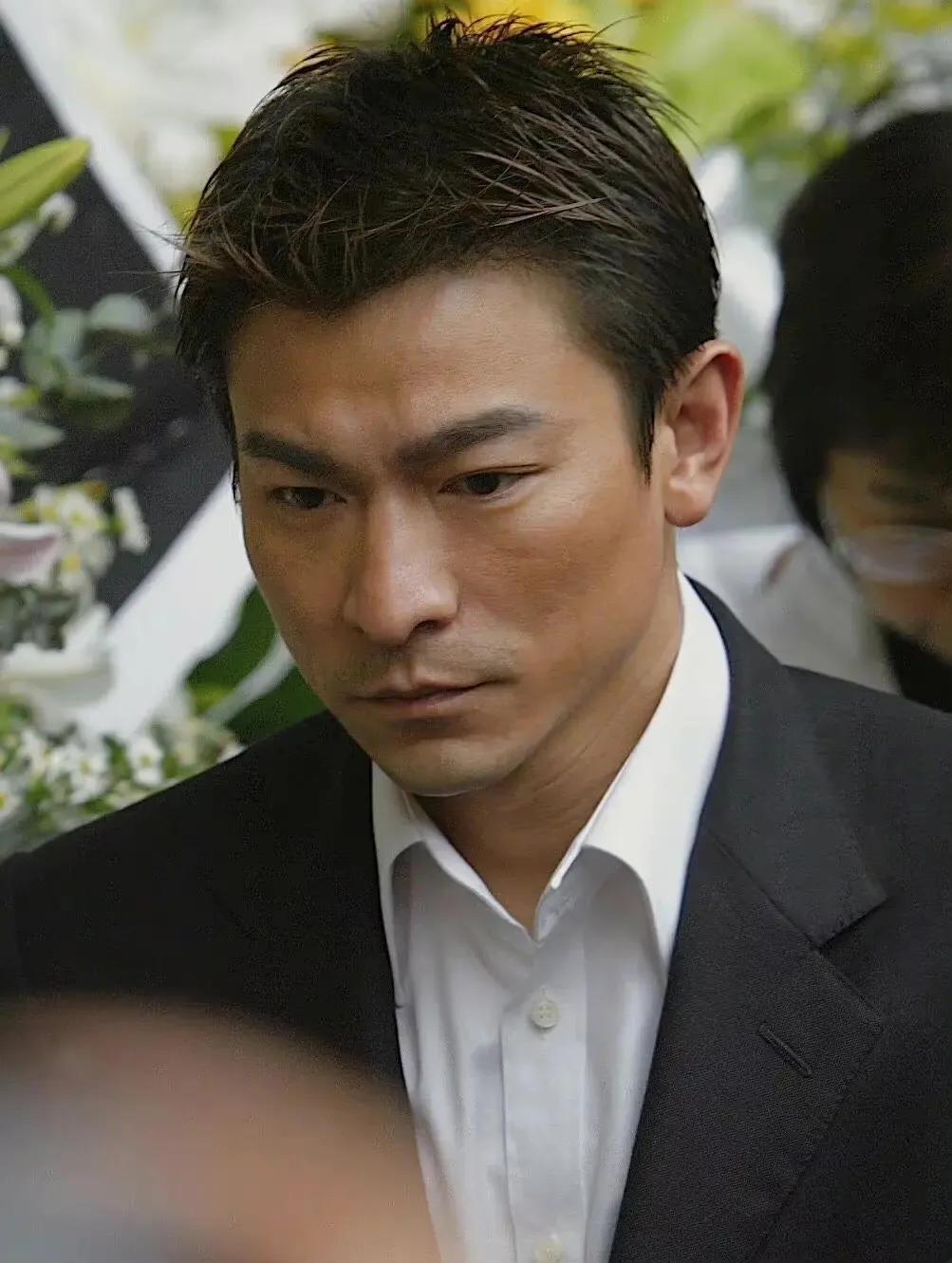 参加张国荣梅艳芳葬礼的众人